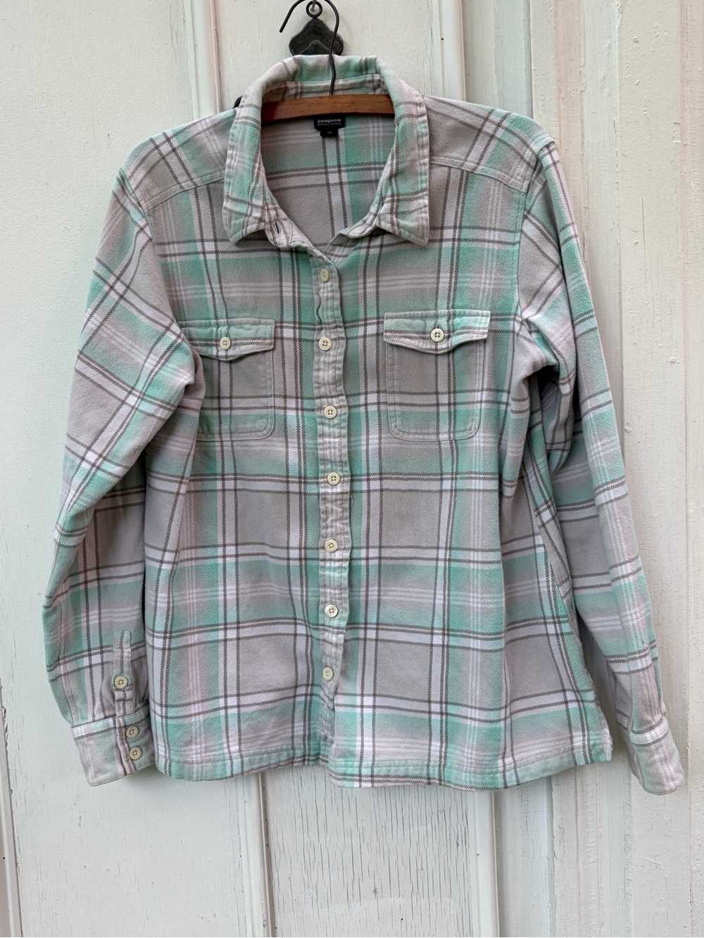 Patagonia women's Long Sleeved Fjord Plaid Flannel Shirt Style 53915 Sz 14